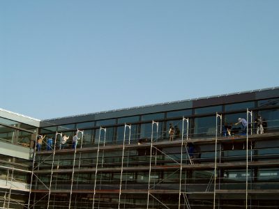 Fassadenreiniger in München auf Gerüst