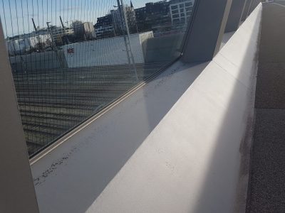 verschmutztes Geländer Radbrücke